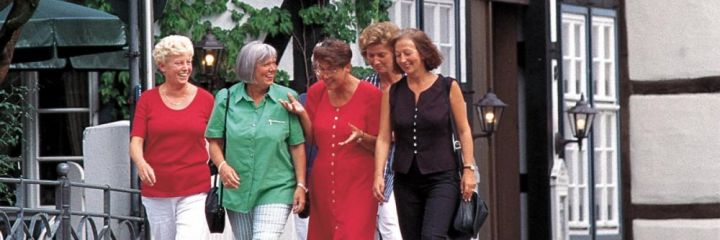 Die Atmosphäre des historischen Kurortes genießen